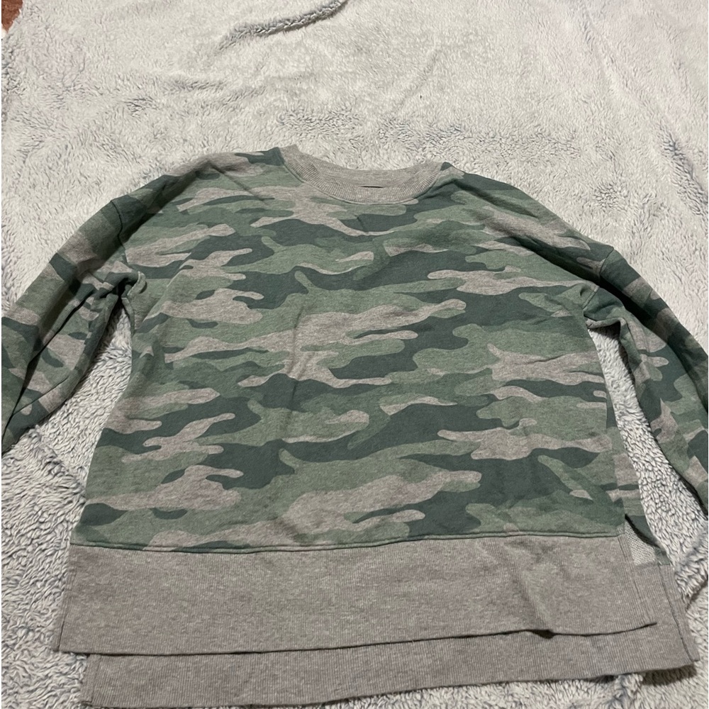 Time and tru camo sweatshirt, size Medium
